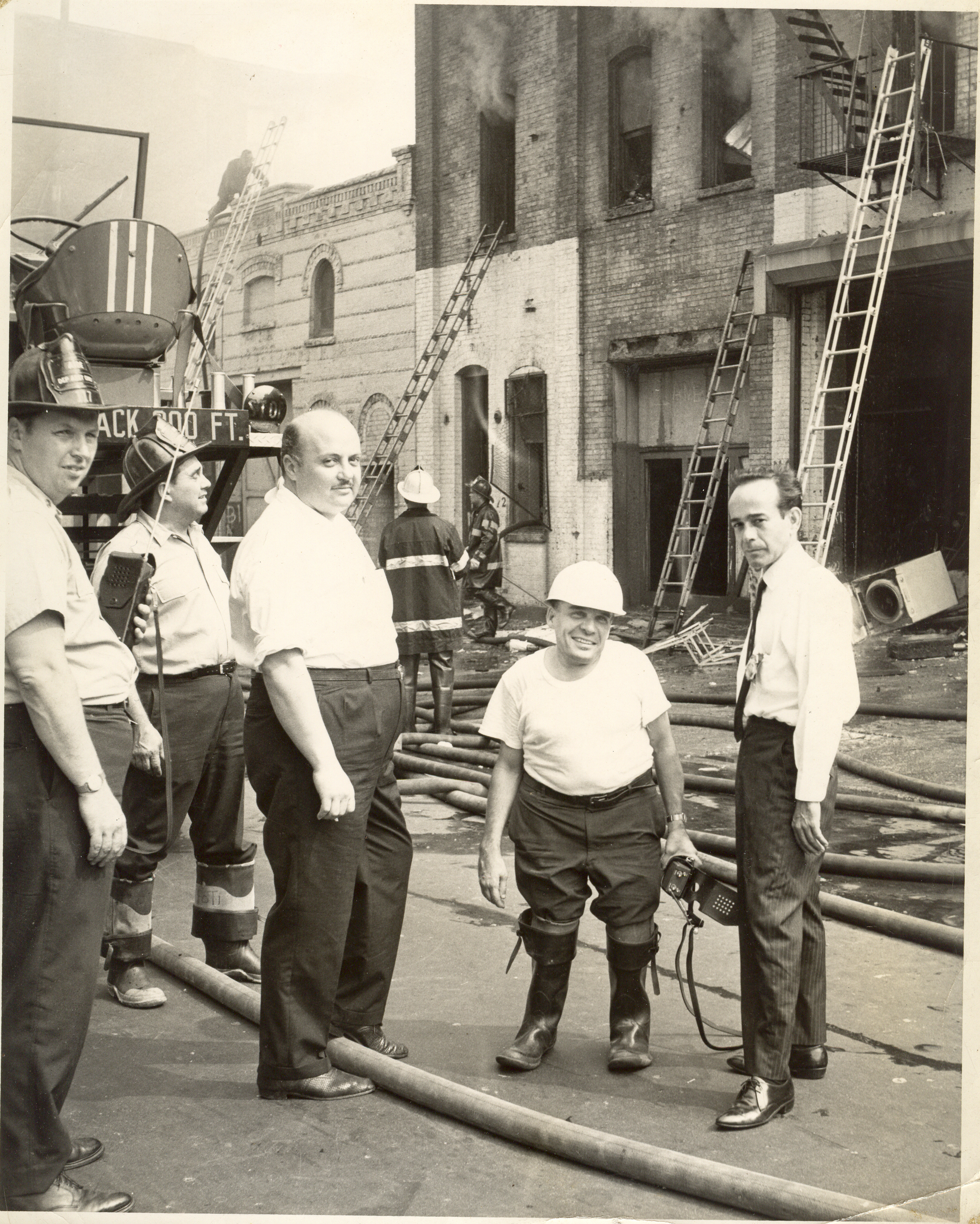 04 - Enrique Guerra en Incendio en Nueva York Año 1966