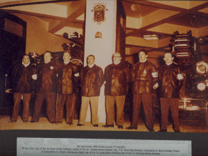 09 - 082-Oficiales en Frontis Cuartel 2° Antonio Varas Año 1955