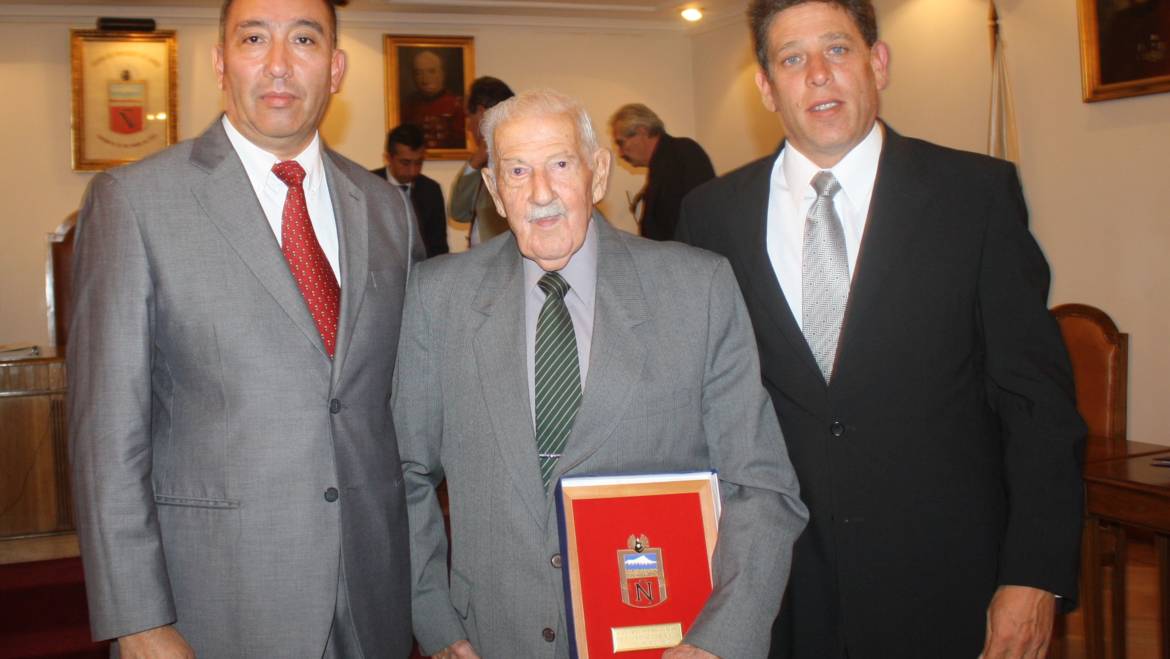 Homenaje del Directorio al Vol. Hon. del Cuerpo, Nereo Mutinelli González por sus 50 años de servicio